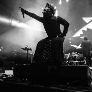 Hayko Cepkin Instagram - Bir arena dolusu gurur 🤘☠️🤘 @vwarena

#haykocepkin  @kocakirgulcin @eventsacrossturkey @ozgursevinc78
@mortal_x @poyrazclick @aitho @burakmalcok @berfinkarayaka @alperakcaytr @erenthesoundengineer @kayhankosar @ufuk.serbest #muratcemergül #özcangüngör #konser #consert #live #performance #anepicsymphony

#photos : @ozgurelver