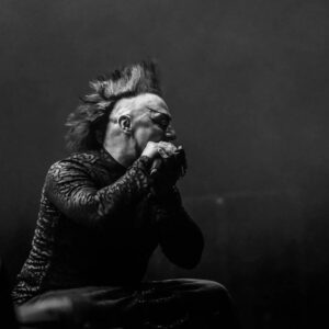 Hayko Cepkin Instagram - Bir arena dolusu gurur 🤘☠️🤘 @vwarena

#haykocepkin  @kocakirgulcin @eventsacrossturkey @ozgursevinc78
@mortal_x @poyrazclick @aitho @burakmalcok @berfinkarayaka @alperakcaytr @erenthesoundengineer @kayhankosar @ufuk.serbest #muratcemergül #özcangüngör #konser #consert #live #performance #anepicsymphony

#photos : @ozgurelver