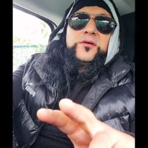 Hayko Cepkin Instagram - Cevaplar için o kadar çok konuştum ki hiçbirşey yazasım yok 🤪🤣🤣🤣 önemli detaylara değindim. Top sizdeeeeeğ 🤘🫡🤘
Konu 1/ Jekyll&Hyde
  2/ #anepicsymphony
  3/ 18 mayıs stadyum konseri