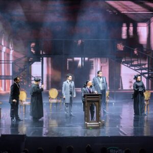 Hayko Cepkin Instagram - Jekyll & Hyde Müzikalimizin  2. Sezonuna Çok özel ve çok anlamlı  bir başlangıç yaptık Harbiye Açıkhavada. Klasik sanat adına, bir müzikal tiyatro ile açıkhavada biletleri tüketmek, gurur verici. Bu kocaman ekip ile, bu çok özel dünya klasiğine arşivlerde kalacak nitelikte hayat vermek ise, çok kıymetli. İkinci sezonumuzda bizim alkışımız bol olsun, sizler de seyrettikçe ruhunuz doysun. Görüşmek üzere 🤘🧿🤘

@haykocepkin @oznurserceler  @sabritulugtirpanofficial
@nerminkocak__ @taner_tuncay @feryguler
@mczaman @umutkurt @deligemisi @tuncaycagiil @cenkbiyik @buket_bahar @oguzturgutgenc @isiktolgayofficial @mirayakovaligil @elerki
@alper_alpman @tubaaydinnnn_ @sedaozgiss
@zuhalmuzik @iremezgimen  @bugrautku @edadiinc @jekyllvehydetr @zorlu_psm @poyrazclick 
@ozgeccn @sevdasezerrr @berfinkarayaka
@guneyyerdogan @aysuyogini @yagmurelifseber @berlkorkmaz @ilterisbkrhn @ildofiglali
@haliseryilmaz @sularaaslan
@ponyomonroe @berendemircii @hazalaraci @ferhatakgun1 @edamimaroglu @unalkantarci @krembrulee @ayrisge @ench_
@mirayysemakuru @kocakirgulcin @aitho
#bizdahaiyisiniyapanakadareniyisibu
#sadecebirkonserdeğil  #konser #consert #live #performance #canlı #ister #keşfet #ister #keşfetme