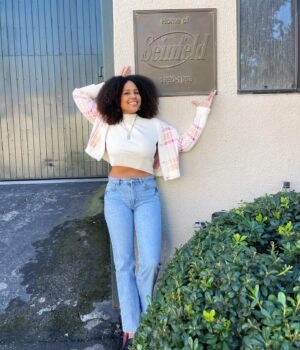 Hayley Marie Norman Instagram - And then yada yada yada, I’m back on a studio lot and got to stop by my favorite stage. (!!!!)

(🥹🥹🥹🔥🔥🔥)