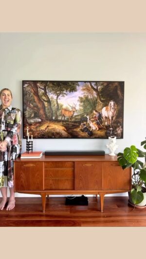 Hayley Sproull Instagram - When @samsungnz caught wind that I, a woman ON television, had an embarrassing fat old TV in my home, they decided they couldn’t stand by and they gifted me this sexy ‘The Frame’ TV. You know we’re all about the aesthetics at Mill Cottage so having a tele we can turn into a vintage painting is DREAMY. Can’t wait to watch myself on it (wait - all my shows got cancelled...)! Stay tuned to see how we make it even more epic… #gifted #samsungnz