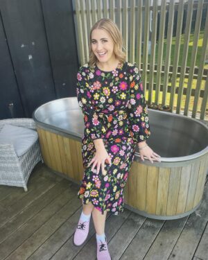 Hayley Sproull Instagram - ADORE that you lovers have been ravishing this season of Bake Off. If you haven’t started yet - GET BINGEING on TVNZ ! It’s honestly so wholesome and probably exactly what you need right now #GKBO