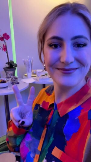 Hayley Sproull Instagram - Back to work tomorrow and all I did for two weeks was drink, renovate and work. She’s a wild girl. #seeyouinthemorning #holidayfunneverstops #omgbestholidayever