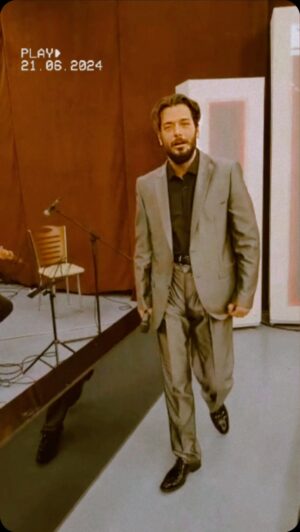 Hayrettin Instagram - Flaş TV günlerini özleyenler burda mı 🌹