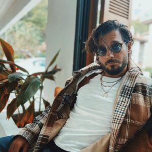 Hayrettin Instagram - Fotoğrafa bi emoji koy 🙋🏻‍♂️