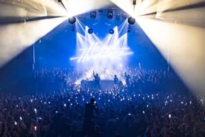 Headhunterz Instagram - When I made the decision to stop performing, I told myself it would be best to not organize a final show but to just ride it out and leave quietly. I felt like with all the memories, everything already came full circle when it comes to performing and I was almost afraid to leave another mark on the legacy. 

But man, am I happy that Joram convinced me otherwise. 

I now realise how valuable it was to get closure for myself, but also together with my dearest friends, colleagues and “fans” (I still hate that word)

While this may or may not have been the last time I ever set foot on stage in my life, it is the closing of a 17 year long chapter in which touring the world as a performing dj defined my lifestyle, with many ups and downs as many of you know. But as with almost all memories, the sweet ones are the ones that will last.

All the tears that were shed this night, were tears of pure happiness. I can’t begin to explain how it feels to get this kind of appreciation. To hear your loved ones telling you how they really feel about you. To witness the complete and utter silence while people were listening to my last words that night to thank them. 
To wake up in a hotel room the next morning and to have one last hotel breakfast, this time not alone, but together with my family.

I am home.

Once again, thanks to everyone who was there at one of the most meaningful moments of my life, all the other amazing artists who performed, the team who made this night possible, and my dear friends and family who were there to support me from start to finish. This was a moment in time I will never ever forget.