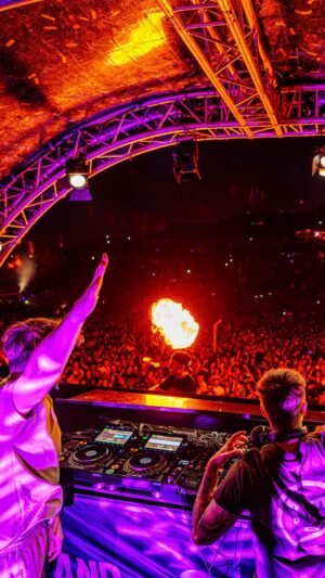 Headhunterz Instagram - This weekend we celebrated our friendship with our very first and maybe our last back2back set 🧡

🎥 @tim.dewinter