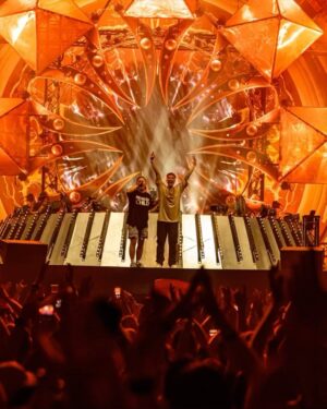 Headhunterz Instagram - For my very last show on the 23rd of December in Tilburg I’m gonna give away some tickets and meet & greets. Share your best memory with me in the comments below and we might see each other next week 🧡