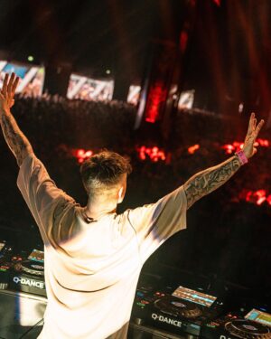 Headhunterz Instagram - For my very last show on the 23rd of December in Tilburg I’m gonna give away some tickets and meet & greets. Share your best memory with me in the comments below and we might see each other next week 🧡