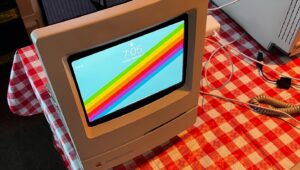 Heather Anne Campbell Instagram - you can fit an iPad Mini inside a Macintosh case. the screen is essentially the same size with a small mount. you can use the original keyboard with a USB adapter. behold the modern Macintosh #retrocomputer #macintosh #mechanicalkeyboard #apple #ipad