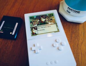 Heather Anne Campbell Instagram - The @analogue.co Pocket is a masterpiece. It’s my first Analogue product and it lives up to the hype. 
Pictured game: Fan Translation of Sakura Wars by @shop.retroko 
Cart on deck: @spacebot_interactive’s DEADEUS.
#retrogames #gameboy #gameboycolor #analoguepocket