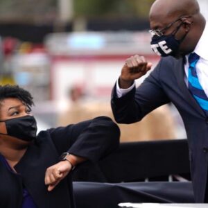 Heather Tom Instagram - "Remember this in the darkest moments, when the work doesn't seem worth it, and change seems just out of reach: out of our willingness to push through comes a tremendous power...use it" @staceyabrams congratulations to @raphaelwarnock on becoming the first Black senator from Georgia with the help of thousands of Black women and Abrams' tireless work for the voters of the #peachstate #democracy #Geogia
