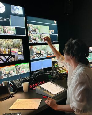 Heather Tom Instagram - Pulling double duty…. Acting and directing on the same day! What else you got? 🤣 #director #actor #gratitude #daytime