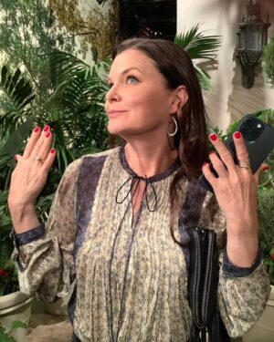 Heather Tom Instagram - Pulling double duty…. Acting and directing on the same day! What else you got? 🤣 #director #actor #gratitude #daytime