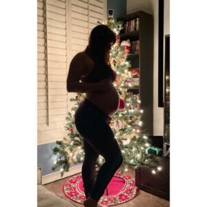 Heather Vaughn Instagram - I had to take a Christmas baby bump photo…too bad it’s like 2 weeks late lol. I’m 27 weeks along now and I’m getting so excited!!! 🥺❤️