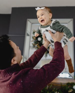 Heather Vaughn Instagram - 🎄🎅🏻Merry Christmas! Our first with little Abby 🥰 Obsessed with these photos by @alyssacampbellphotography ❤️❤️