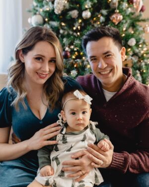 Heather Vaughn Instagram - 🎄🎅🏻Merry Christmas! Our first with little Abby 🥰 Obsessed with these photos by @alyssacampbellphotography ❤️❤️