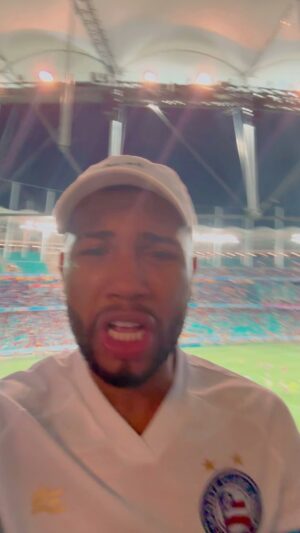 Hebert Conceicao Sousa Instagram - Eu sou Bahia pra caralh#!

Nós não merecíamos cair. 

Obrigado meu Deus!
