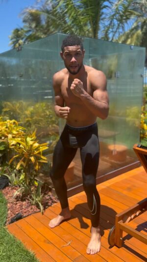 Hebert Conceicao Sousa Instagram - Relaxing sunday!☀️🥊
#sunday #domingou #relaxtime