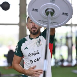 Héctor Herrera Instagram - Orgulloso siempre de portar mis colores 🇲🇽🦊🤘🏻 #VamosTodos
