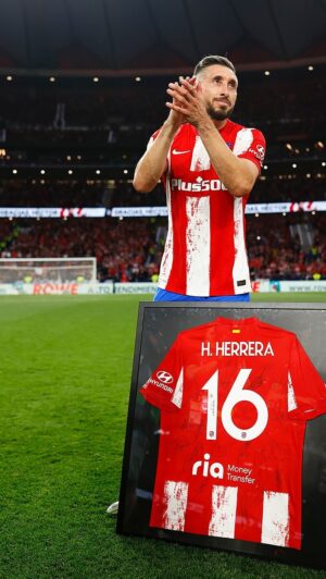 Héctor Herrera Instagram - ¡Feliz 34 cumpleaños, Héctor! 🥰🎂 78 partidos como rojiblanco y un título de liga en el bolsillo 🤩 

¡Te queremos, @h.herrera16! 🦊🫶