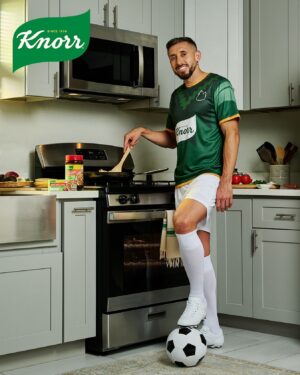 Héctor Herrera Instagram - Cocinar con Knorr es cocinar con los sabores de casa. Mi mamá usaba Knorr desde que era niño. #KnorrPartner
Para la oportunidad de ganar* un jersey firmado por mi entra a la bio de @knorr y registrate.

*NO ES NECESARIA COMPRA PARA REGISTRARSE O GANAR. Nulo donde esté prohibido. El Knorr Summer of Soccer Sweepstakes es patrocinado por Conopco, Inc., d/b/a Unilever. Abierto a residentes legales de los 50 EE.UU. y D.C., mayores de 18 años. Inicia el 5/25/23 a las 10:00 a.m. ET y termina el 9/2/23 a las 11:59 p.m. ET. Para Reglas Oficiales visita www.knorrsummerofsoccer.com.
