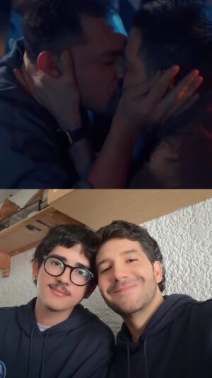 Héctor Trejo Instagram - Acá viendo el video con @nanodiego por primera vez.

De nuevo @aeromexico lo vuelve a hacer en Pride con #ElAmorNoDebeSerUnSecreto 😭💕🌈
