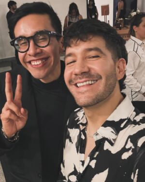 Héctor Trejo Instagram - Primera noche el @ficg y acá un dumpsito bonito:
 
1. Todo el look es @boss así que gracias por vestirme.
2. Pucho eres eterno.
3. Me entrevistaron y tenía baba seca.
4. Un hermoso es @nanodiego ❤️
5. Con la compañera de festivales @fredel_asi_comosuena 
6. Un @cruzencanada con quien siempre termino viviendo cosas nuevas.