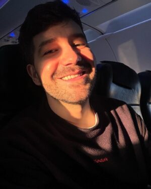 Héctor Trejo Instagram - Ya no tengo la edad de cristo pero definitivamente si hice mi comeback. Gracias 33 y que los 34 pasen más lindo. ❤️ gracias a todos los que hicieron esto especial, si no están en las fotos que sepan que están en mi corazón.