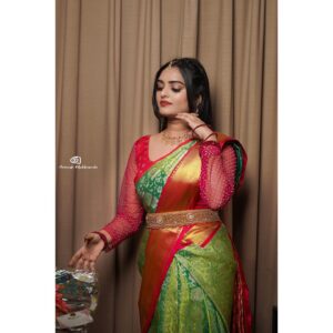 Heena Rai Instagram - Zindagi asaan nahi hoti usse asaan banana padta hai.

E pics ki Tags 

Styling & outfit @dithya_sai_fashions
Pre-pleating: Tirupati_saree_prepleating
Makeover: @deethyaas_makeover
Jewelry:@Nandanacollections91
Photography: @avinash_mukkamala