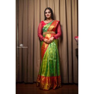 Heena Rai Instagram - Zindagi asaan nahi hoti usse asaan banana padta hai.

E pics ki Tags 

Styling & outfit @dithya_sai_fashions
Pre-pleating: Tirupati_saree_prepleating
Makeover: @deethyaas_makeover
Jewelry:@Nandanacollections91
Photography: @avinash_mukkamala