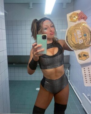 Heidi Katrina Instagram - Tough triple threat bout this weekend @ikaalinenspa. Retained the @slamwres Women’s Title. What a way to kick off #BirthdayWeek 🥳💫