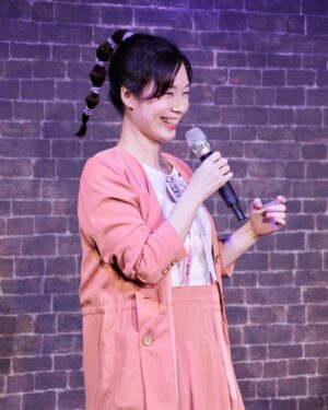 Helena Hsu Instagram - 三天的 #好難搞女孩 表演結束了，ㄧ樣收到很多的愛。

感謝觀眾的愛護，給我們好多回饋。
辛苦被洗腦歌洗到不行的工作人員跟小幫手。
ㄧ直都給我無條件支持的經紀人跟家人。
還有吵吵鬧鬧相愛相殺的表演伙伴XD

照片好多，先少少放四張之後再陸續補。
兩日髮型不一樣是因爲我連髮型都凹到不同友人贊助啊！

我真是的幸福的表演者❤️

還有什麼想跟我說的告訴我吧～
然後我們三月台中見！
