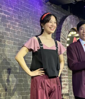 Helena Hsu Instagram - 跨年表演中的我。
在台上講了約炮的段子，結果約到壯壯？

#謹慎約炮信用至上
#約炮除罪化？

Ps現在人已在大愛劇組拍戲消業障