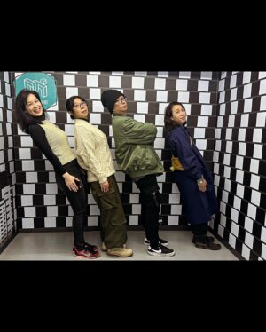 Helena Hsu Instagram - 忙裡偷閒的放假日，我飄了起來。