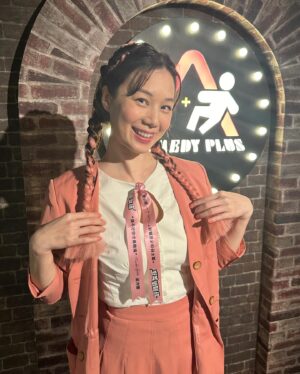 Helena Hsu Instagram - 三天的 #好難搞女孩 表演結束了，ㄧ樣收到很多的愛。

感謝觀眾的愛護，給我們好多回饋。
辛苦被洗腦歌洗到不行的工作人員跟小幫手。
ㄧ直都給我無條件支持的經紀人跟家人。
還有吵吵鬧鬧相愛相殺的表演伙伴XD

照片好多，先少少放四張之後再陸續補。
兩日髮型不一樣是因爲我連髮型都凹到不同友人贊助啊！

我真是的幸福的表演者❤️

還有什麼想跟我說的告訴我吧～
然後我們三月台中見！