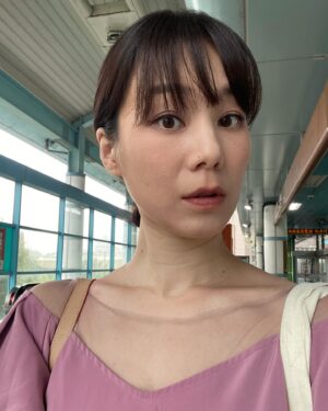 Helena Hsu Instagram - 新戲換髮型啦！
定了個甜甜的妝，自己很喜歡❤️