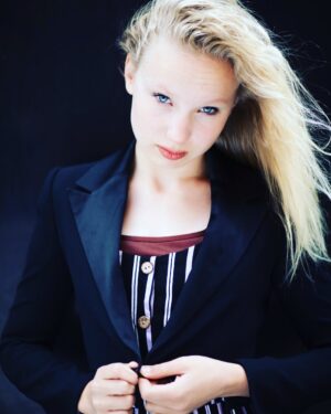 Helena Zengel Instagram - A picture is worth a…  more to see: www.helenazengel.de

-

@magdalena.hoefner.photography