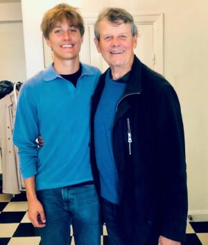 Helena af Sandeberg Instagram - Idag firar vi honom; Världens bästa pappa 78 år.❤️
Älskade pappa tack för allt du varit och allt du är .
Inget hade gått utan dig!
Och tack vare dig gick allt bra , även när livet varit hårt och svårt . 
Du har lärt mig så mycket. 
Om det mesta . Om vem jag vill vara. Och vad jag tror på…ja , även när det inte alls är detsamma som du 😂 Du har alltid uppmuntrat oss att hitta vår egen väg.Och sagt att vi kan! Du har lärt mig om havet . Och fotboll. Och algebra. Och att man alltid kan och får prata om allt. Du har lärt mig att stå upp för det jag tror på även om det kostar . Och att man alltid , alltid finns där för dom man älskar . Och du har lärt mig hur man står stadigt när livet jävlas och orkar bära dom som behöver bäras. Som du gjorde med oss när mamma dog alldeles för ung. Och mer än nåt annat har du lärt mig att även när livet är tufft, så är det massa fantastiskt där ändå . Och man måste se det! Ingen är bättre på det än du .
Att stå stadigt i stormens öga , och samtidigt hitta solglimtarna som finns där bland molnen. 
Min älskade pappa.❤️
Och lika älskade morfar. 
Min klippa genom livet.
Jag älskar dig då, nu och för alltid!
Hurra för dig!!❤️👑❤️👑❤️
#william78 #världensbästapappa