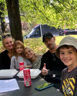 Helena af Sandeberg Instagram - It’s a wrap! Meningen med livet.Säsong 2 . Så många fantastiska människor i detta projekt❤️Som jobbat så hårt! Och med sån kärlek och dedikation! Love you all!❤️
@viaplaysverige @flxstockholm