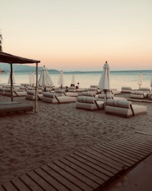 Helena af Sandeberg Instagram - Postcard from Greece🇬🇷☀️🇬🇷☀️
Thank you Samos for being everything I needed right now! And thank you to my favourite trio, Alfred, Ava och Tintin for being everything I need all the time.
Love is the answer. Always.❤️
And dancing..💃🏼☀️🇬🇷❤️🩵🔥🌺

#❤️🇬🇷☀️