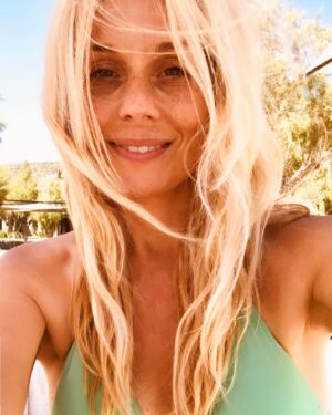 Helena af Sandeberg Instagram - Postcard from Greece🇬🇷☀️🇬🇷☀️
Thank you Samos for being everything I needed right now! And thank you to my favourite trio, Alfred, Ava och Tintin for being everything I need all the time.
Love is the answer. Always.❤️
And dancing..💃🏼☀️🇬🇷❤️🩵🔥🌺

#❤️🇬🇷☀️