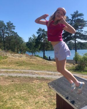 Helena af Sandeberg Instagram - Äntligen Värmdö🐬☀️🦋
Sol , bad och allt ljuvligt hos Pappa och Lena.❤️
#värmdöimitthjärta