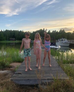 Helena af Sandeberg Instagram - Blidö I’m in love❤️Tack @miriamtappert och hela familjen för alldeles underbara dagar hos er på er fantastiska ö!❣️

#blidömonamour