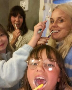 Helena af Sandeberg Instagram - Blidö I’m in love❤️Tack @miriamtappert och hela familjen för alldeles underbara dagar hos er på er fantastiska ö!❣️

#blidömonamour