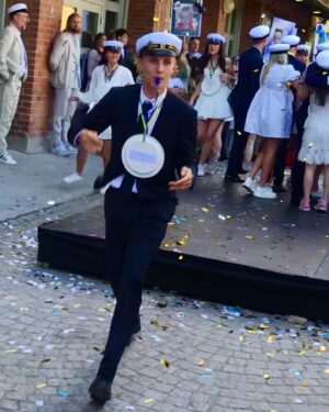 Helena af Sandeberg Instagram - Så sprang han ut!! ❤️ALFRED❤️Student 05-06-24💥🇸🇪Och mammahjärtat kan inte riktigt sluta svämma över.. 🥹❤️‍🔥
GRATTIS VÄRLDEN! Här kommer världens bästa människa ut i livet!
@alfred_morkeidem ❤️‍🔥🇳🇴❣️🇸🇪💥❤️‍🔥

#alfredmörkeidem #student24 #denbästejagvet