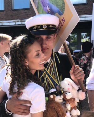 Helena af Sandeberg Instagram - Så sprang han ut!! ❤️ALFRED❤️Student 05-06-24💥🇸🇪Och mammahjärtat kan inte riktigt sluta svämma över.. 🥹❤️‍🔥
GRATTIS VÄRLDEN! Här kommer världens bästa människa ut i livet!
@alfred_morkeidem ❤️‍🔥🇳🇴❣️🇸🇪💥❤️‍🔥

#alfredmörkeidem #student24 #denbästejagvet