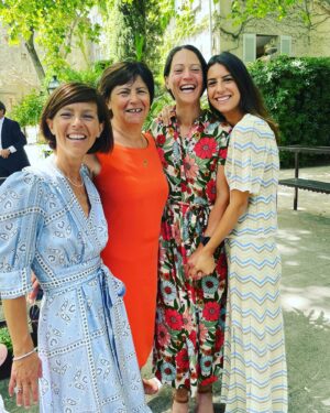 Hélène Mannarino Instagram - Mère et Filles ❤️ #retrouvailles #perfectWE #fetedefamille #sisters #maman 

@chloe_remy @marionsoulet12