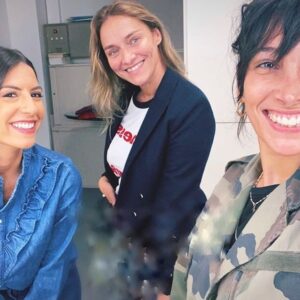 Hélène Mannarino Instagram - ♥️♥️ @geraldine_balthazard_stylist @sophie_labiche #dreamteam #tournage